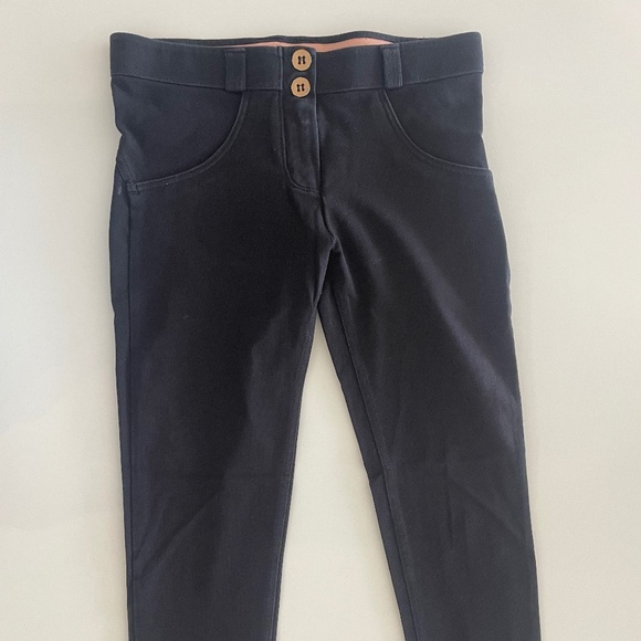 WRUP Fashion - Mid Rise - 7/8 Length - Black - Picture 1 of 3